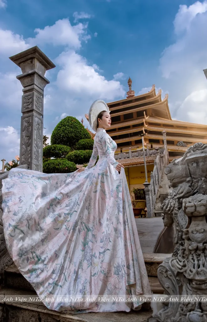 Chụp Ảnh Áo Dài Truyền Thống Tại Pháp Viện Minh Đăng Quang – Quận 2