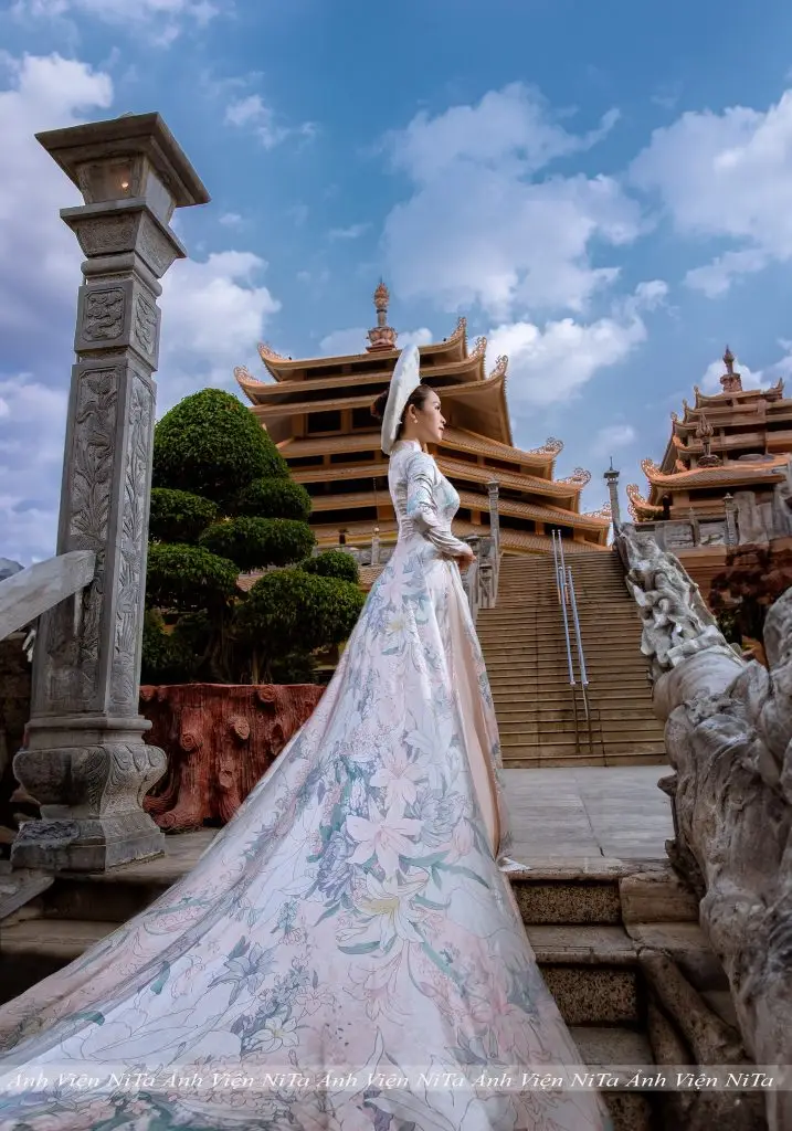 Chụp Ảnh Áo Dài Truyền Thống Tại Pháp Viện Minh Đăng Quang – Quận 2